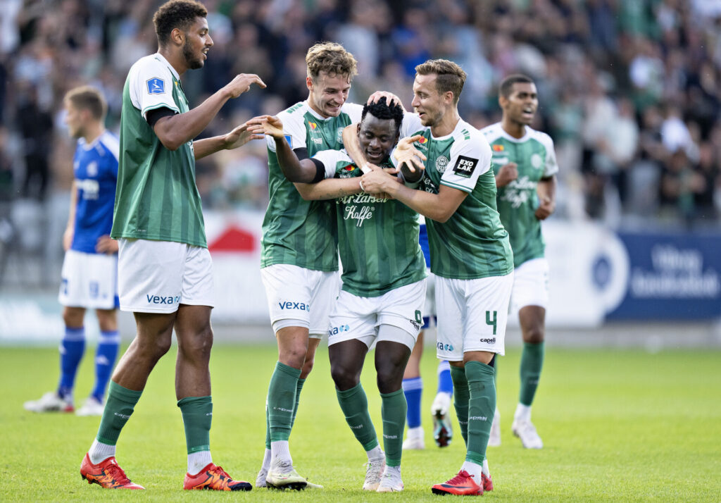 Viborg FF kan give debut til to af sine nyindkøb, når de mandag møder OB i Superligaens runde tre.