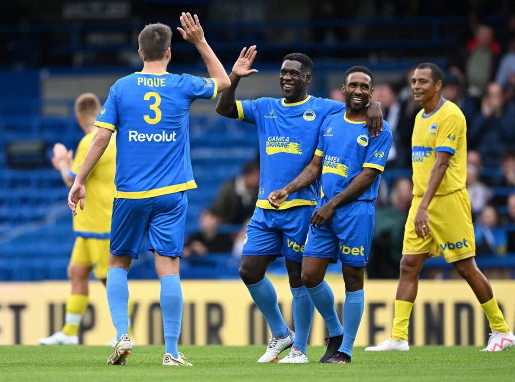 Clarence Seedorf scorede et drømmemål på Stamford Bridge i velgørenhedskampen Game4Ukraine