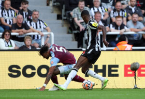 Aston Villa bekræfter nu, at forsvarsprofilen Tyrone Mings er ude med en alvorlig knæskade, som kræver en operation.