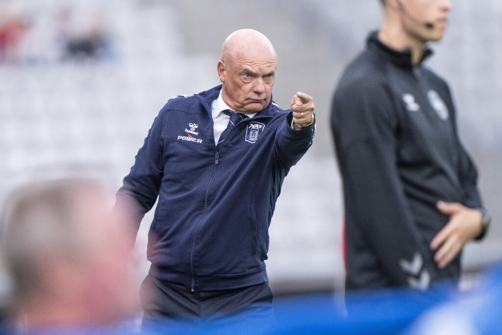 Uwe Rösler mener, AGF havde vundet kampen, hvis Mikkel Duelund havde fået straffespark.