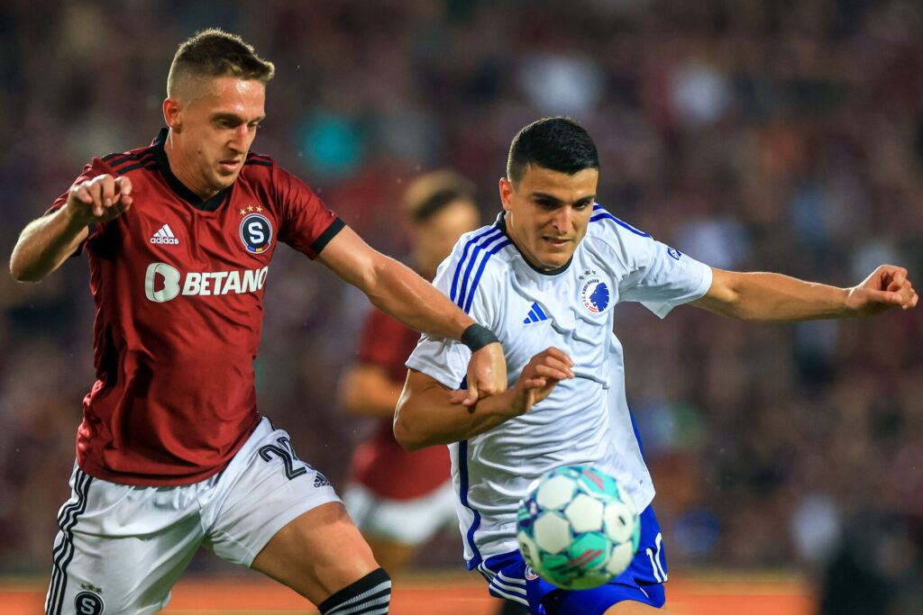 Mohamed Elyounoussi i kamp for FCK mod Sparta Prag i Champions League-kvalifikationen.