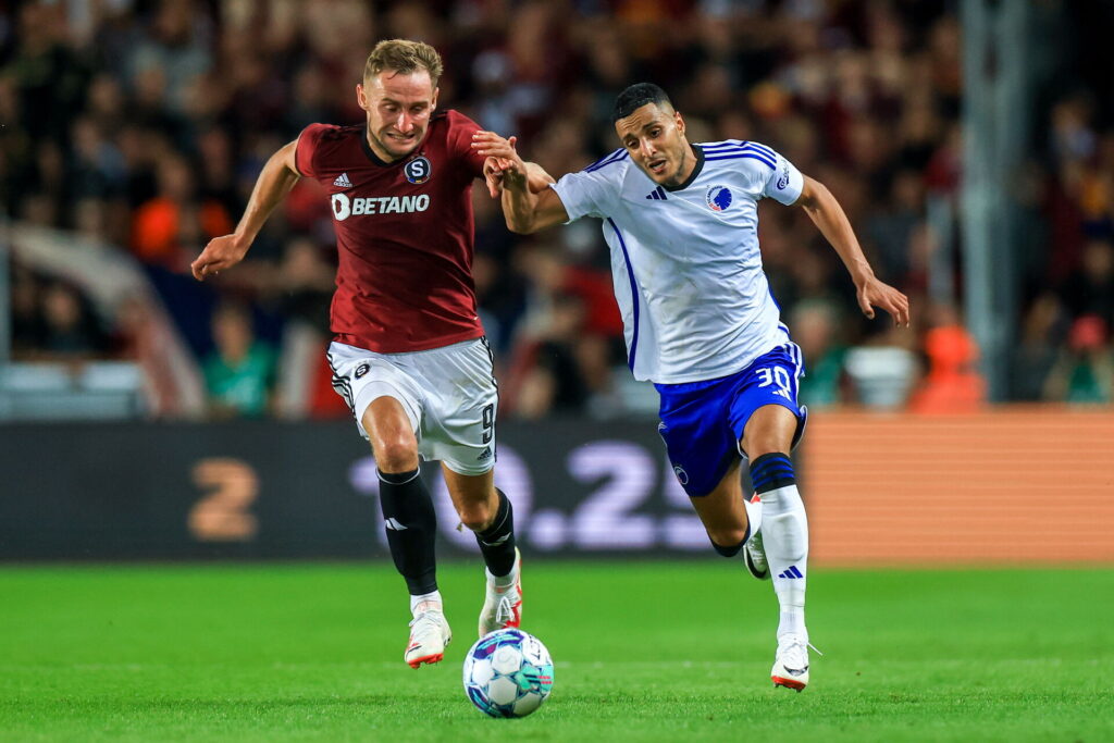 Elias Achouri i kamp for FCK mod Sparta Prag i Champions League-kvalifikationen.