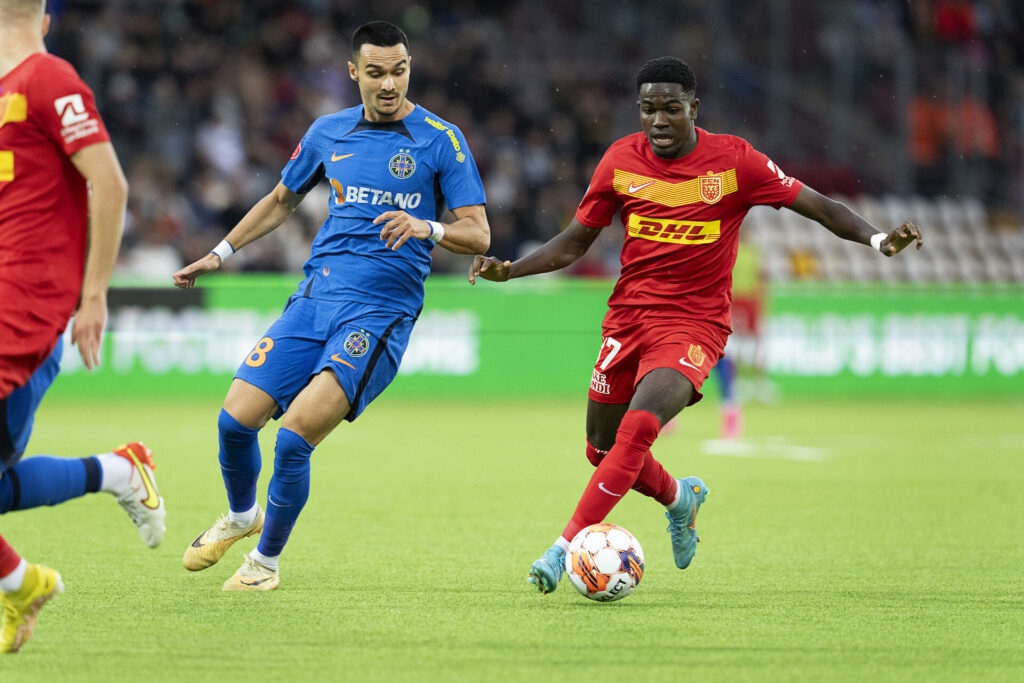 Ernest Nuamah i aktion for FC Nordsjælland i Conference League