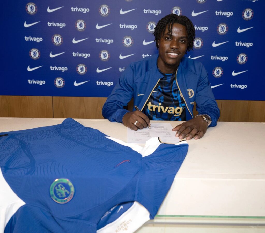 Roméo Lavia skifter til Chelsea fra Southampton.