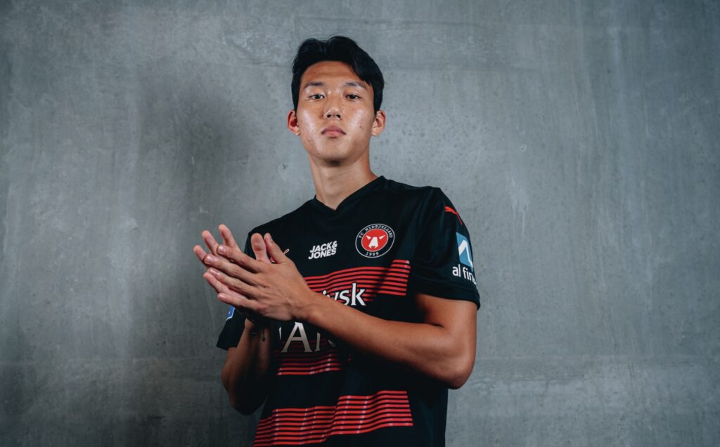 FC Midtjylland har hentet den sydkoreanske forsvarsspiller Lee Han-beom.