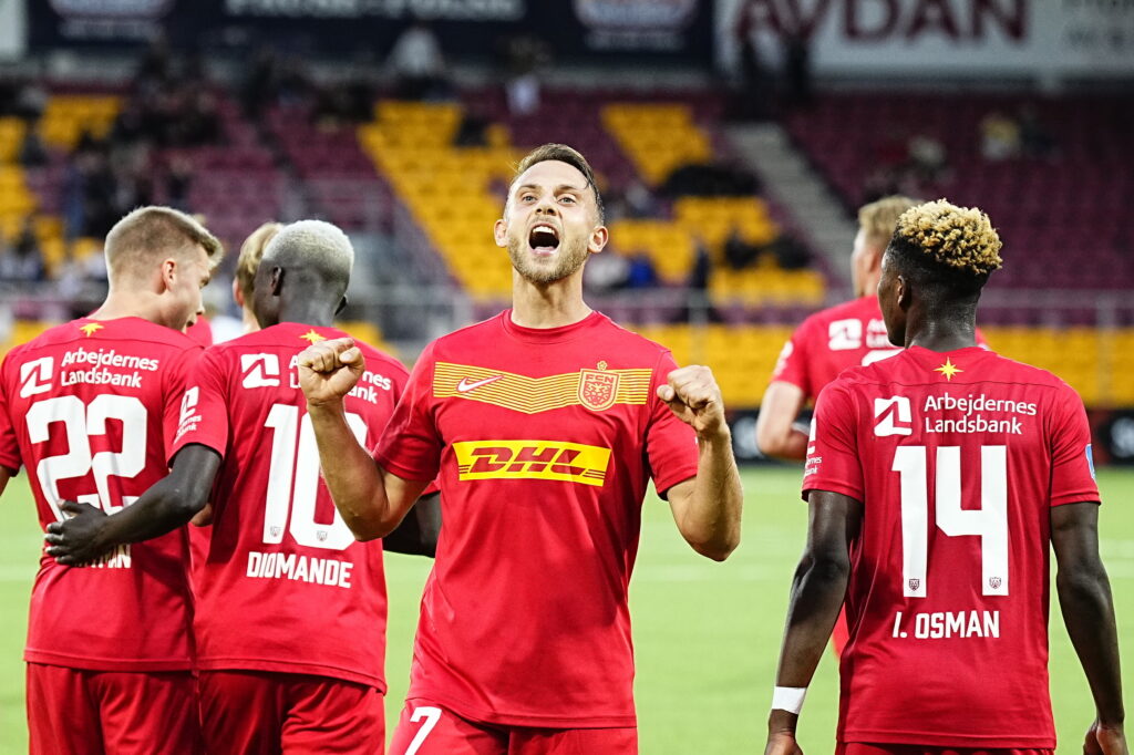 Marcus Ingvartsen fejrer sin anden scoring i FC Nordsjællands 5-0-sejr over Partizan.