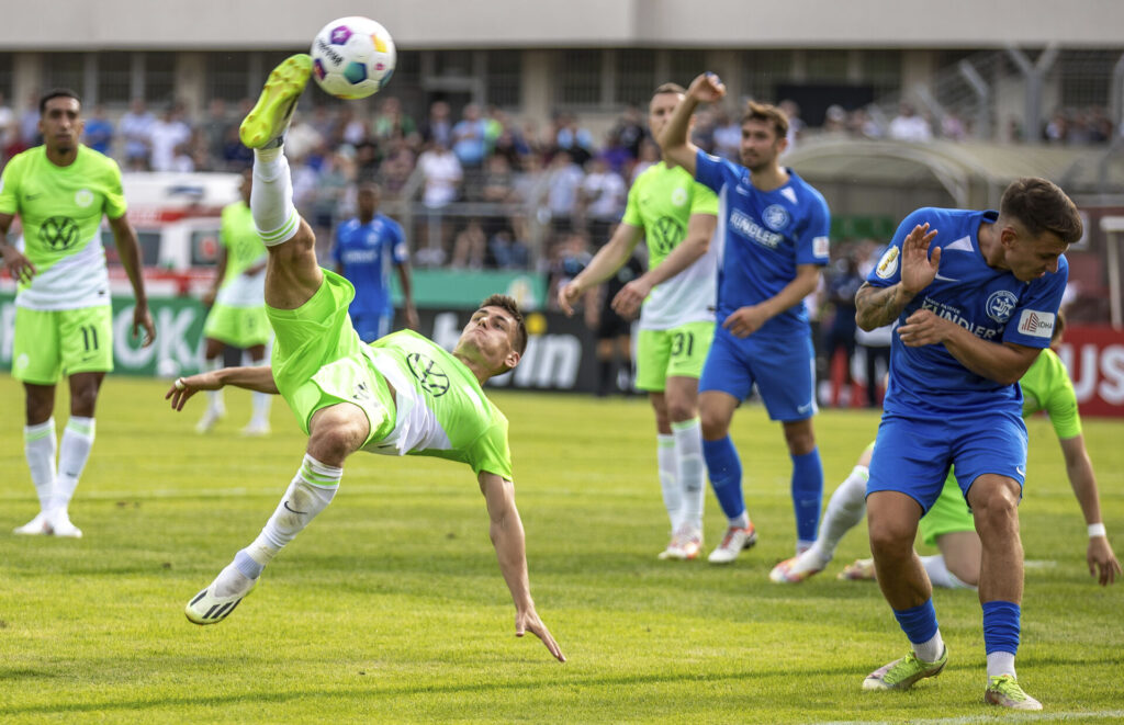 Mål og Highlights fra kampen i Bundesligaen mellem Jonas Wind, Joakim Mæhle og Wolfsburg mod Heidenheim.