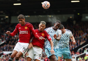 Manchester United bekræfter, at Raphael Varane er blevet skadet.