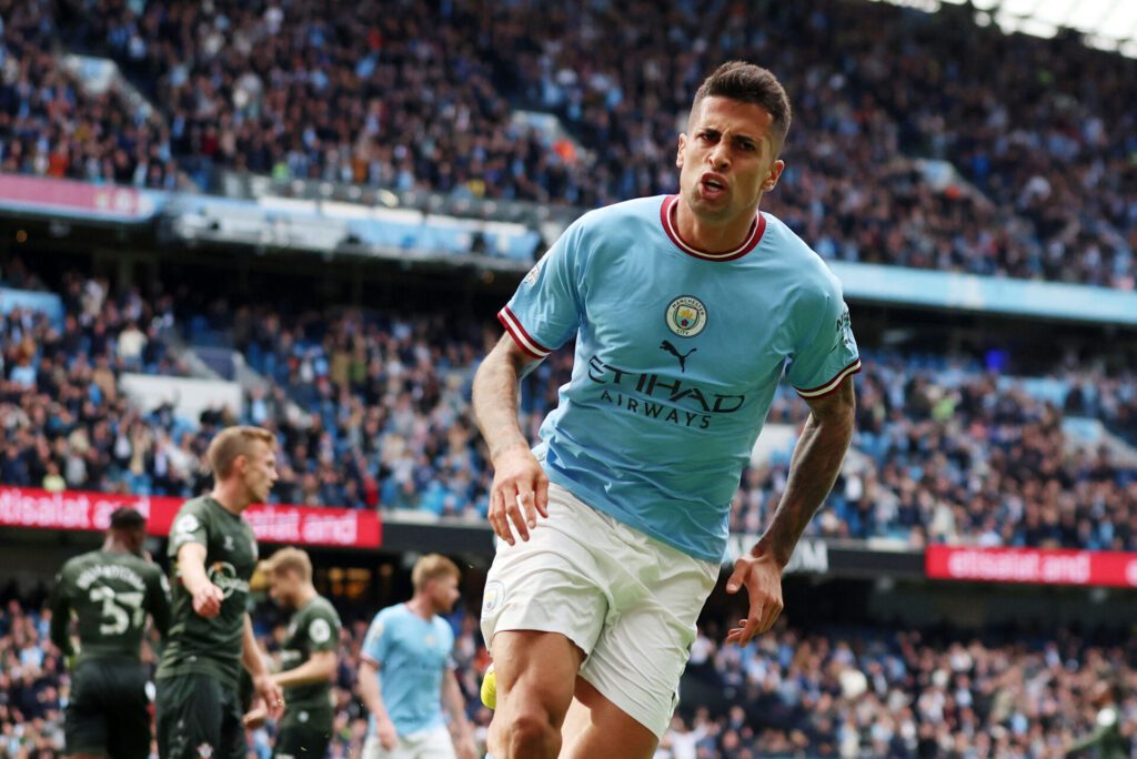 FC barcelona henter portugisiske Joao Cancelo på en lejeaftale med købsoption i Manchester City.