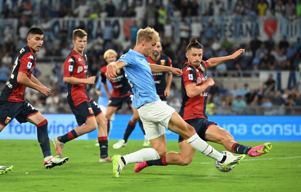 Gustav Isaksen og resten af Lazio tabte søndag aften til Genova.