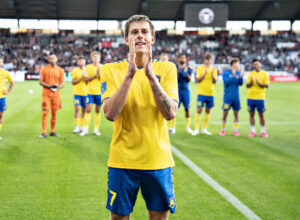 Ifølge Per Frimann bør Nicolai Vallys tænkes ind i landsholdssammenhæng, hvis han fortsætter den gode stime.