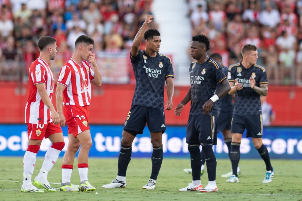 Jude Bellingham scorede lørdag to mål, da Real Madrid slog Almeria i anden spillerunde i LaLiga.