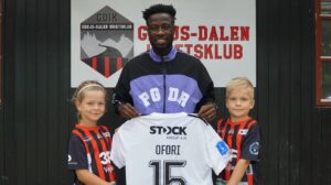 Superligaoprykkerne fra Vejle Boldklub har forlænget kontrakten med midtbanespilleren Ebenezer Ofori med ét år.