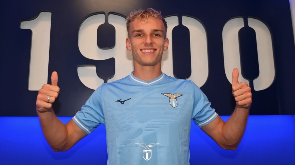 Gustav Isaksen skulle bare bruge ét minut på banen i sin debut for Lazio, inden han scorede sit første mål for italienerne.