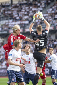Bailey Peacock-Farrell er glad for livet i Aarhus