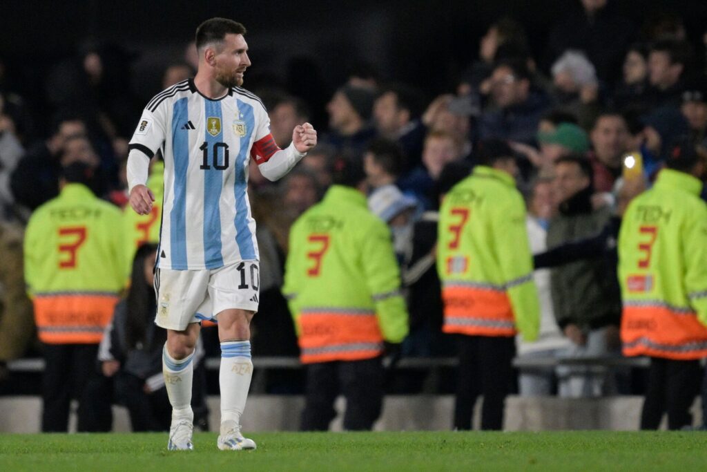 Messi-scorer-på-frispark-mod-Ecuador