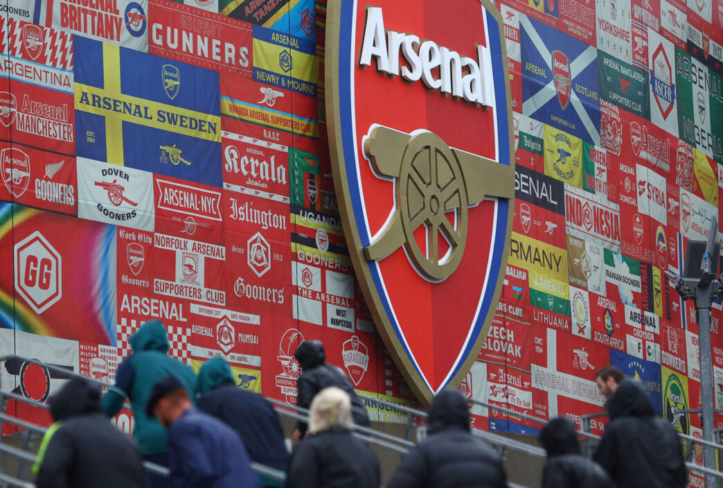 Arsenals ejer, Stan Kroenke, er i strid med FIFA