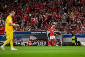 Antonio Silva med rødt kort mod RB Salzburg