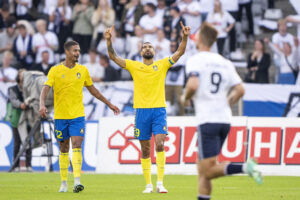 Ohi Omoijuanfo scorede, da Brøndby vandt 2-0 ude mod AGF, i en kamp, der især vil blive husket for en gigantisk målmandsfejl.