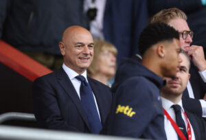 Daniel Levy er villig til at sælge andele i Tottenham for at hente Harry kane retur.