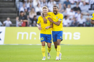 Daniel Wass kunne ikke lade være med at grine, da han fik gult mod AGF.