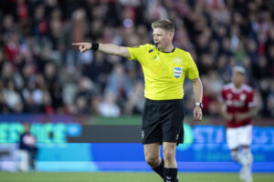 Fodbolddommer Jakob Sundberg forklarer to VAR-situationer fra Superligaen