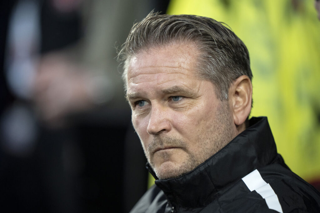 Cheftræner Thomas Thomasberg forventer, at FC Midtjylland slår Næstved i Oddset Pokalen onsdag.