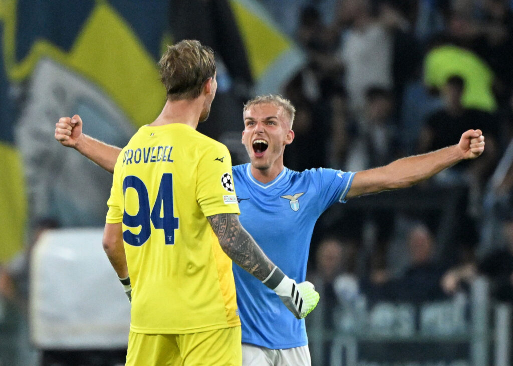 Gustav Isaksen for muligheden fra start, når han starter for Lazio mod Monza.