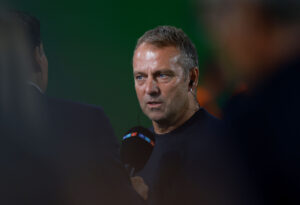 Hansi Flick forsvarer sig som landstræner