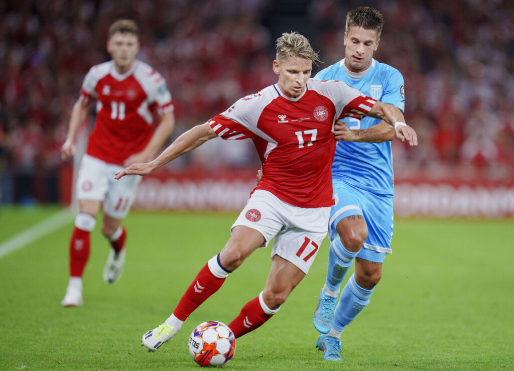 Jens Stryger spiller for Danmark mod San Marino