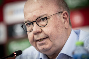 Jesper Møller, formand i DBU, glæder sig over de nye agentstramninger, der implementeres i dansk fodbold