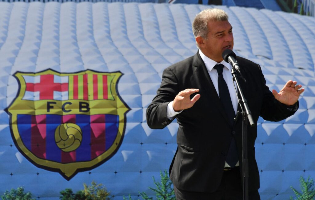 Joan Laporta har internt lovet, at klubben vil registrere fire spillere i transfervinduet