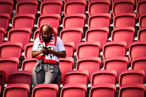 Ajax mod Feyenoord færdigspilles uden fans