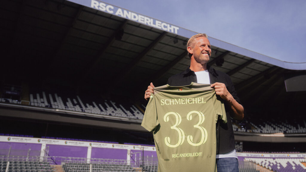 Kasper Schmeichel går markant ned i løn med sit skifte til Anderlecht.