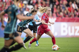 Kathrine Kühl spiller til daglig for storholdet Arsenal.