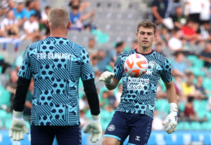 Leicester-målmand Mads Hermansen er en vigtig del af opspillet