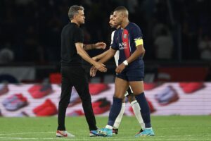 Luis Enrique skulle efter sigende have taget PSG-stjerner i at ryge.