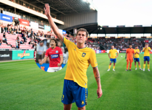 Nicolai Vallys er både frustreret og glad over Alexander linds flotte sæsonstart.