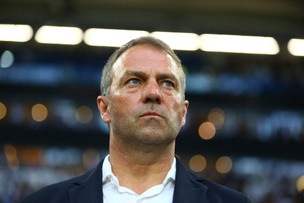 Tyskland har fyret den tidligere Bayern München-træner Hansi Flick.