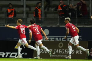 Vejle Boldklub sender TST fodbold ud.