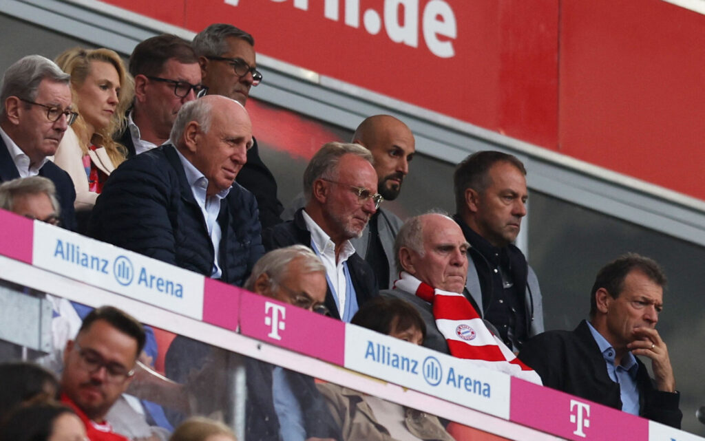 Bayern Münchens bosser, Karl-Heinz Rummenigge og Uli Hoeneß, under en kamp på Allianz Arena.