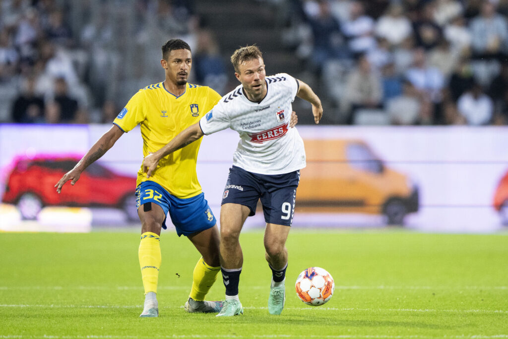 AGF's Patrick Mortensen kan nå at spille på det nye stadion, siger Uwe Rösler