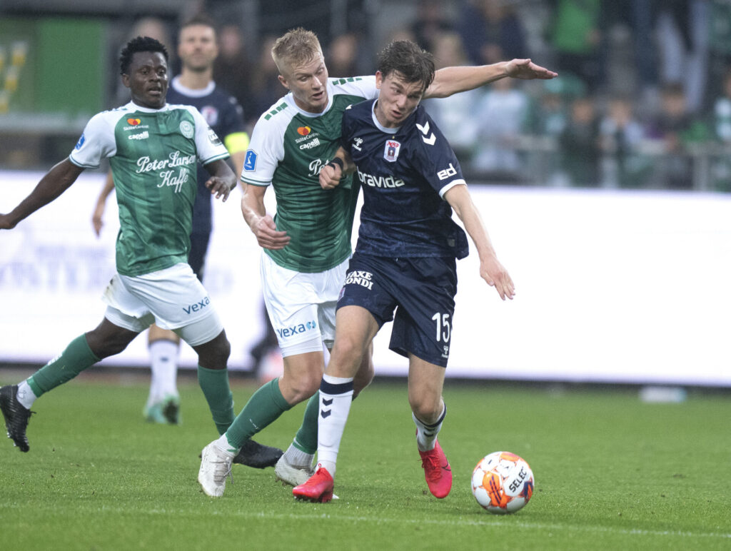 Magnus Knudsen i aktion for AGF mod Viborg FF i Superligaen