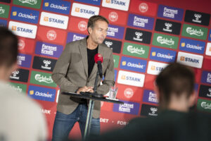 Alexander Bah er blevet skadet, og Hjulmand skal derfor nok efterudtage en spiller til det danske landshold.