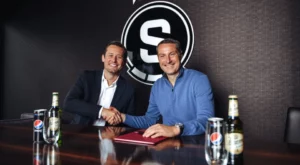 Brian Priske forlænger her med Sparta Prag