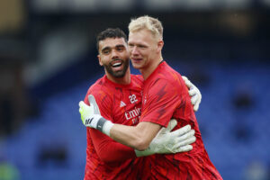 Chelsea vil hente en af Arsenals målmænd ifølge journalist.