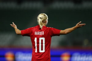 Det danske kvindelandshold besejrer Island