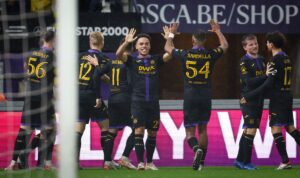 Anders Dreyers holdkammerater må gerne skrive på hans hattrickbold.