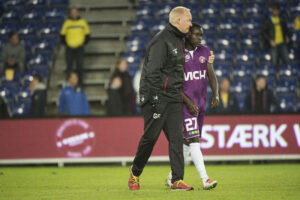 Glen Riddersholm ærgrer sig på Pione Sistos vegne