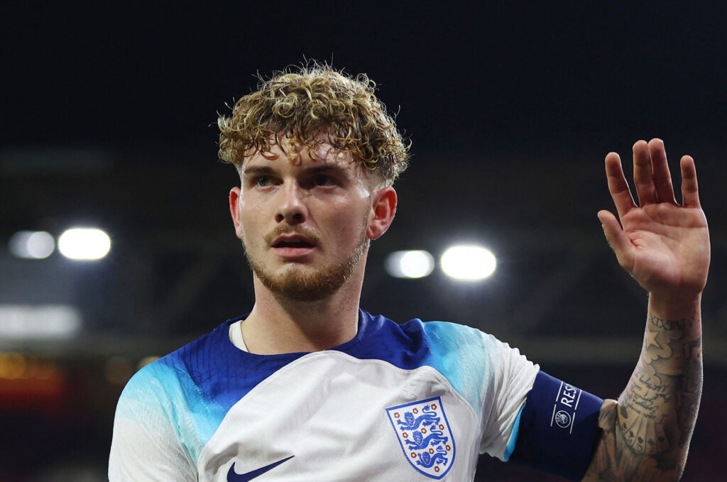 Harvey Elliott er ikke tilfreds med behandlingen af Jordan Henderson